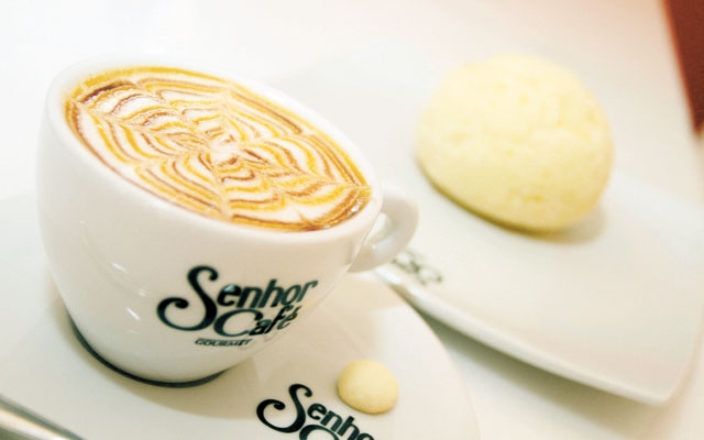 O Olinto Café oferece mais de 20 tipos de cafés entre quentes e gelados, além de lanches, tortas, quiches, wraps e pães de queijo